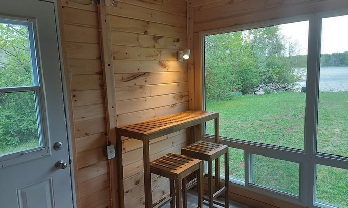 Rideau Lakes Cabina | Comfy and Cozy BUNKIE (Camping cabin - glamping)