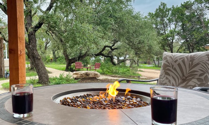 West Oak Hill Cabaña | Luxurious Cottage Nestled in Nature