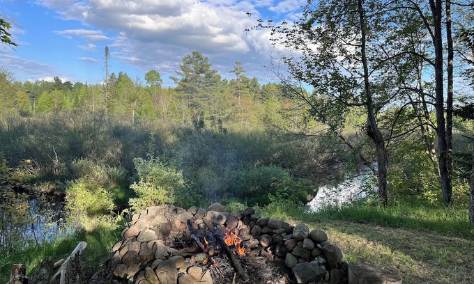 Tupper Lake Alquiler De RV | Camping at its best, private lots located near public beach and restaurants!