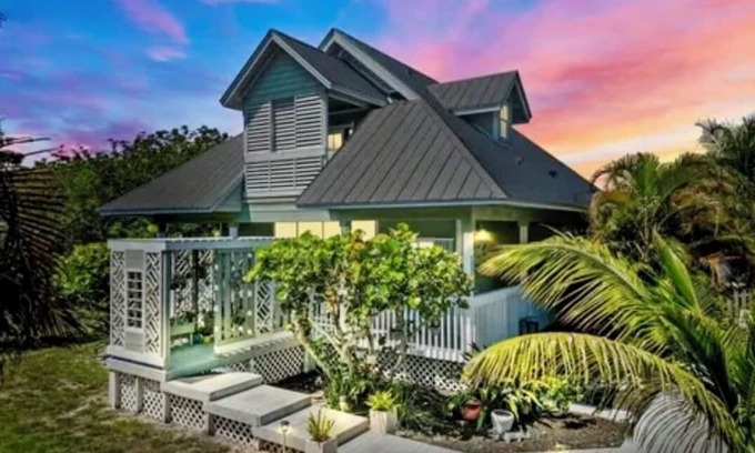 Stuart Casa | Island Style Home with direct water access