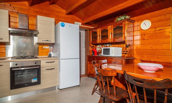 San Giorgio-Librino-San Giuseppe la Rena-Zia Lisa-Villaggio Sant'Agata Chalet De Esquí | Chalet 'Vaccarizzo Beach Garden' with Private Terrace, Wi-Fi and Air Conditioning