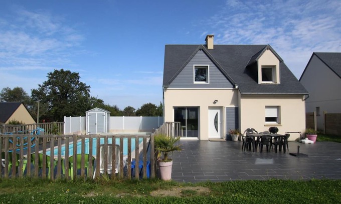 Jullouville Cabaña | Gite Jullouville, 4 bedrooms, 8 persons
