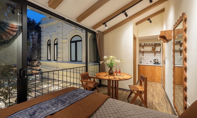 Old Quarter Apartamento | FULL HOUSE Villa with BIG JACUZZI
