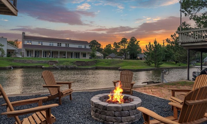 Cedar Creek Reservoir Casa | Two Luxury Homes For Large Groups