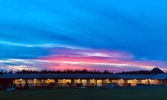 Offham Apartamento | Country retreat on South Downs Way. Bring your own horse and pony rides.