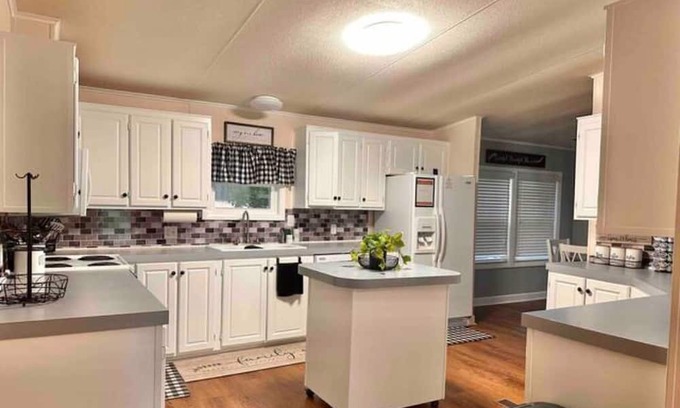 Semora Casa | Hyco Lake Retreat - Near VIR / Caesar's Casino / Raleigh-Durham-UNC