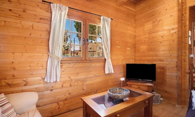 Sanlúcar de Barrameda Cabaña | Cottage 'La Cabaña Los Abuelos' with Private Terrace, Private Garden and Wi-Fi