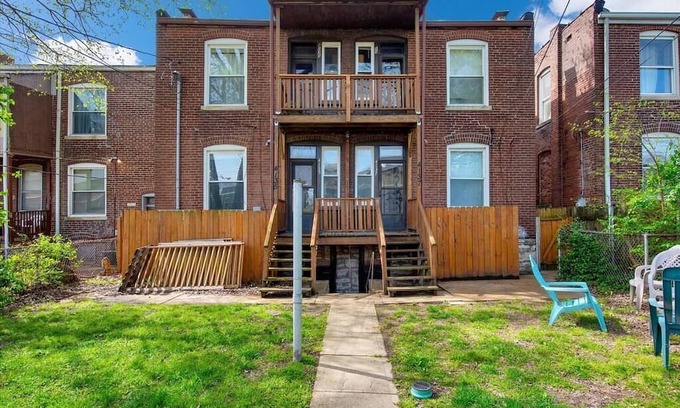 Shaw Casa | Historic, First Floor Unit in Shaw Community STL 1W