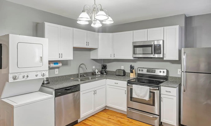 Southwest Garden Casa | Historic First Floor Tower Grove Unit with 4 queen beds STL 1W