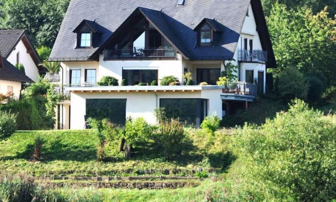 Kaimt Casa | unobstructed view on the banks of the Moselle