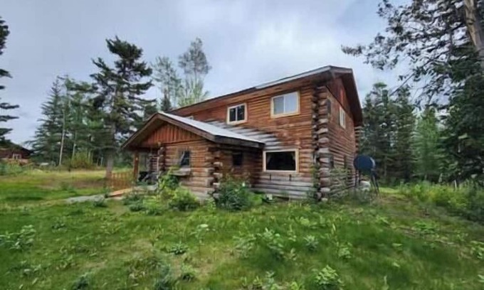 Kenny Lake Casa | Spruce House: 8 Bedroom Log Home
