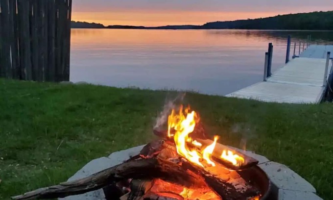 Belgrade Cabaña | Welcome to Black Bear Cottage in desirable Pinkham's cove with water views!