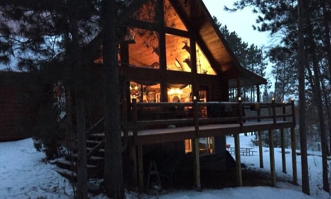 Siren Cabina | Private Cabin in the Woods...on a Lake. Family and Dog Friendly