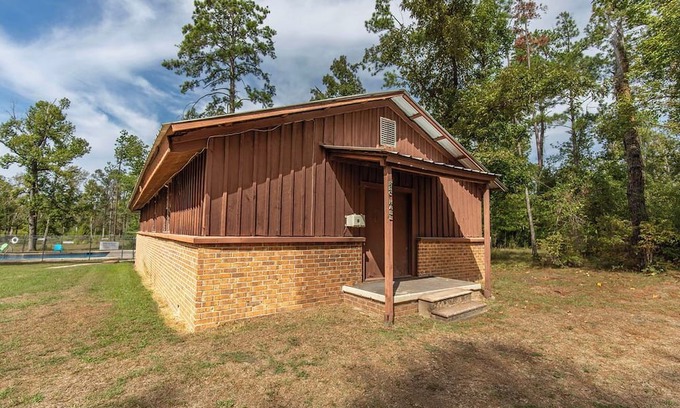 Dry Creek Cabina | Escape to Bundick Lake: Your Charming Cabin Retreat Awaits