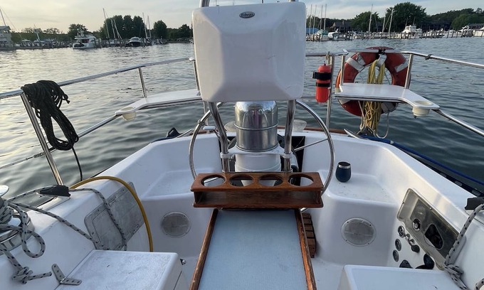 Holland Alquiler De Eote | Enjoy a sailors stay in Holland Michigan at Macatawa Bay.