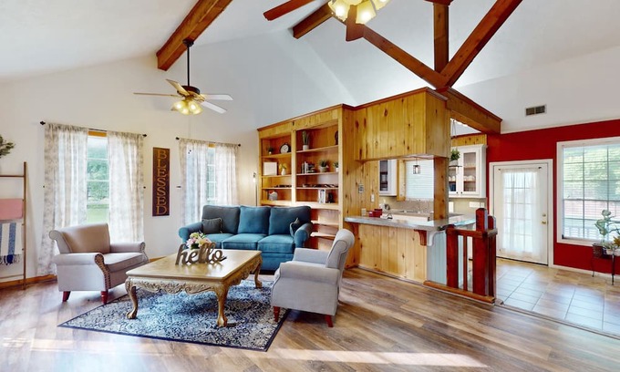 Conroe Casa | Spacious home with backyard & firepit