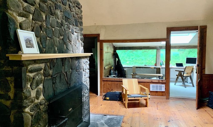 Bearsville Cabina | Summer Cabin in the Catskills Woods close to swimming and camps