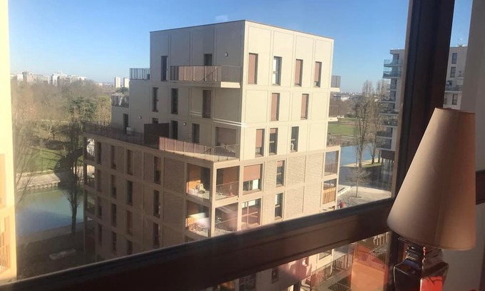 Noisy-le-Sec Apartamento | Vrbo Property