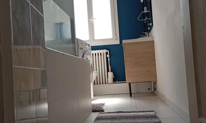 Carrieres-sous-Poissy Apartamento | The People of Grass Flat