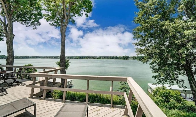 Nashport Casa | Lakefront house with one of the best views on Buckeye Lake. Dock Included.