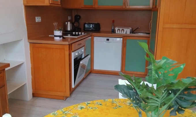 Huelgoat Apartamento | Le Nid du Centre, apartment in the heart of Huelgoat, all within walking distance