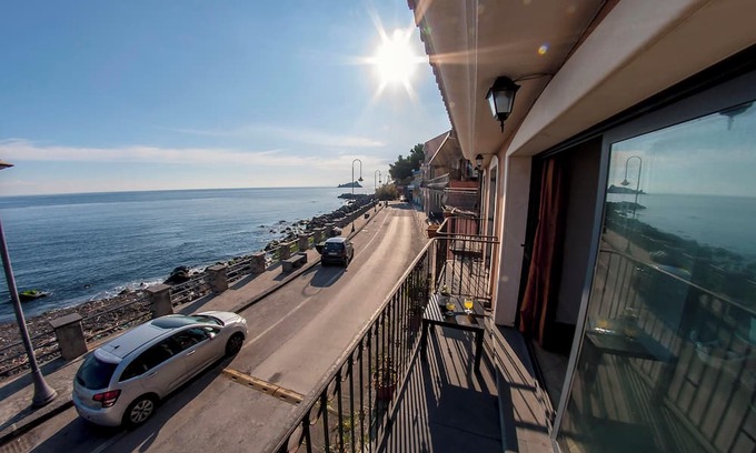 Capo Mulini Casa | Homerez - Spacious house and sea view - Acireale
