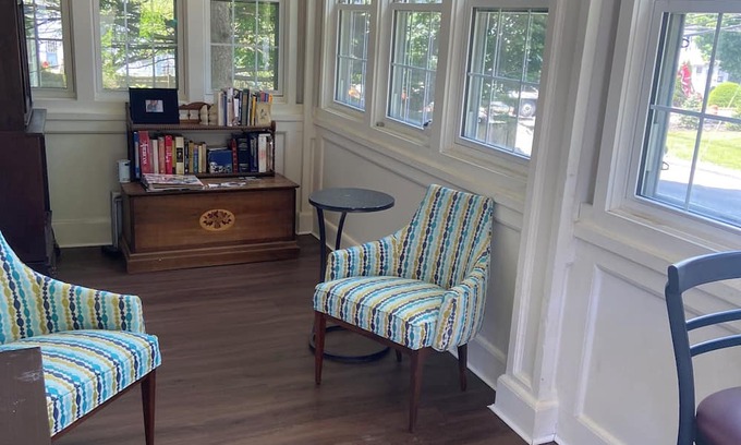 North Andover Cama Y Desayuno | Comfortable room in house with shared bath , use of common area, porch , pool.