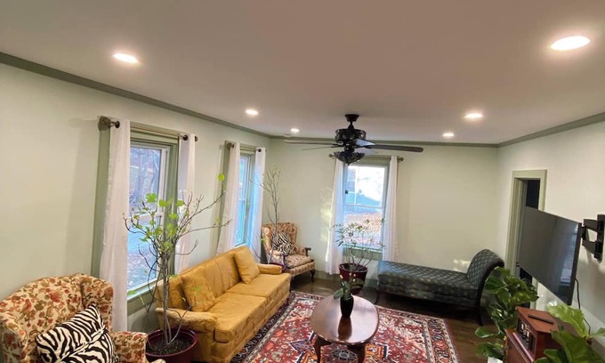 Springfield Casa | 16 Miles Away from Okemo Mountain Resort-Newly Renovated Furnished House