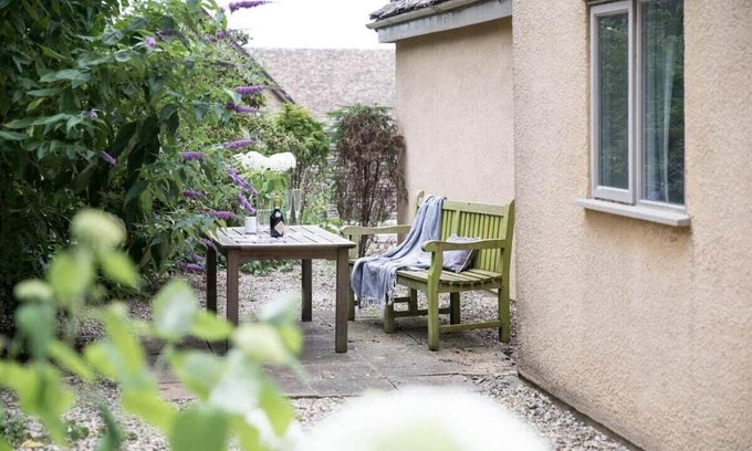 Beverston Casa | Charming 2 Bed/1 Bath Bungalow in Beverston Castle