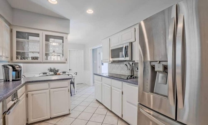 Northeast Dallas Casa | East Dallas Oasis - Hot Tub!