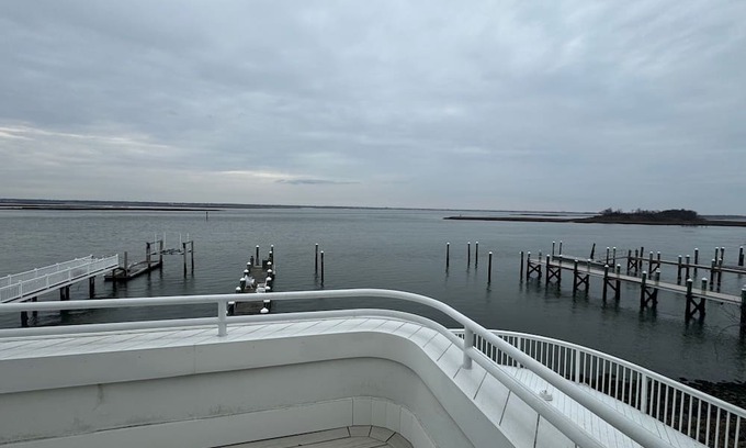 Margate City Casa | 5 Bed, 3.5 Bath, Bayfront, POOL, boat slip 2 car garage, Pet friendly, sleeps 10