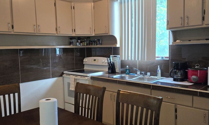 Chalan-Pago-Ordot Apartamento | Updated and Ready for You – 3-Bedroom, 1-Bath Home!