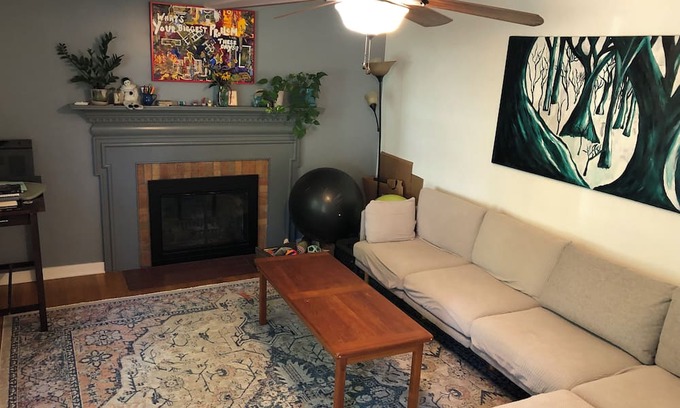 Lansing Casa | Looking for Housing in Lansing/East Lansing? House on the East Side, Aug 10-17.