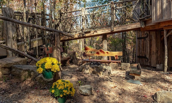 Trenton Otro | Whippoorwill Retreat Treehouse "Your EXCLUSIVE stay becomes YOUR UNIQUE STORY"