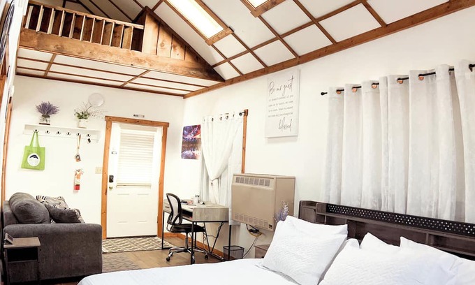 Westcliffe Cabaña | Sunset Ranch Bunkhouse off Main
