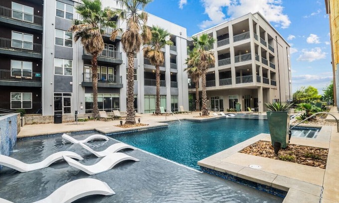 King William Apartamento | River Walk Luxury: 2BR Apt | River&Pool Views+Gym