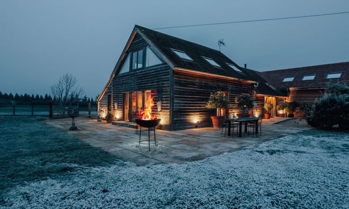 Cuddesdon Casa | Moonlight Barn - Sleeps 4 guests, Pet friendly