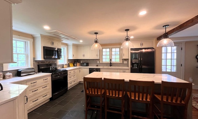 West Barnstable Casa | BRAND NEW LISTING! 3BD Renovated Farmhouse Overlooking Harvest Moon Farms. Close to Barnstable Village, Millway Beach and Barnstable Harbor.