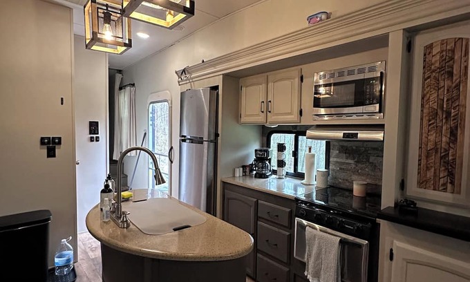 Charleston Casa | Cozy Camper close to Fishing & Boating