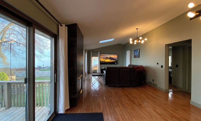 Leamington Casa | Quite Waterfront Home - Great for Birders, Point Pelee & Island, Hillman Marsh