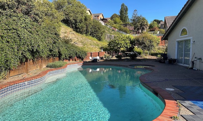 El Sobrante Casa | Home nestled in the Richmond/El Sobrante hills of the East Bay.