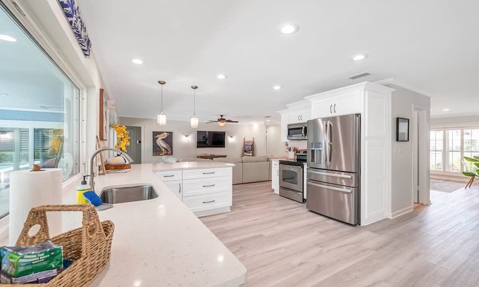 Lutz Casa | Lakefront Escape w/ Private Beach & Pool