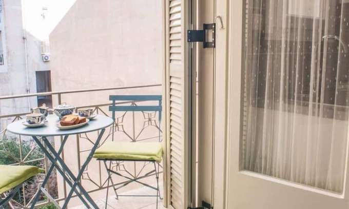 Nea Chalkidona Apartamento | Sunny flat w/h balcony and homey feel near metro