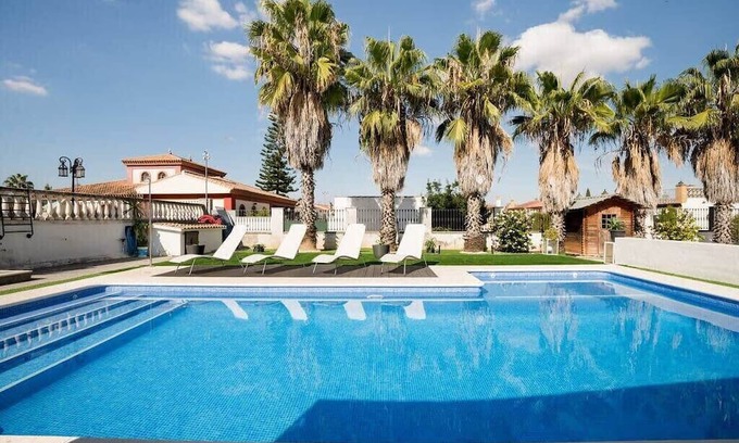 Villanueva del Ariscal Casa | Independent loft in chalet with pool