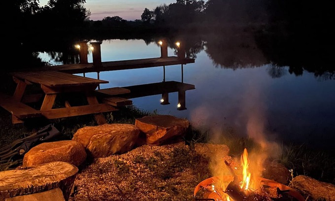 Norwalk Cabina | Charming Waterfront Tiny House & Sauna