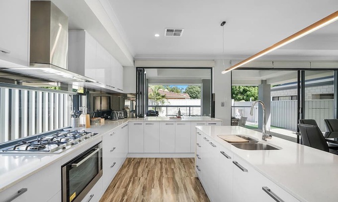 Rivervale Casa | Modern Oasis w/ Private Pool near Airport & Optus