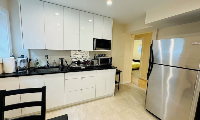 West Point Grey Casa | Vancouver West point Grey 2beds+1bath ground floor