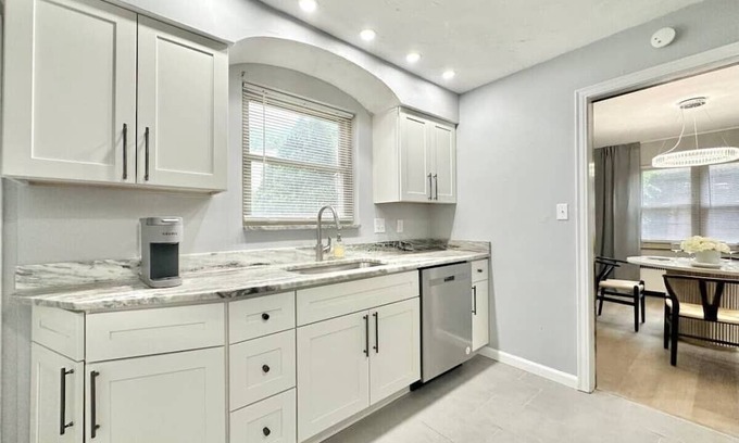 South Hills Casa | Luxe Mt. Lebanon Home | Central | Free Parking