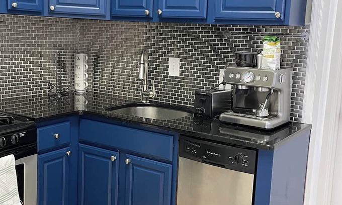 Spruce Hill Casa | UPenn & Academic Escape - Private Bathroom
