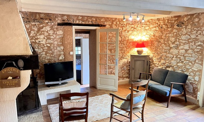 Monflanquin Casa | Holiday Home 'Gite Triguedina 6 Personnes Piscine' with Private Pool, Private Terrace and Wi-Fi
